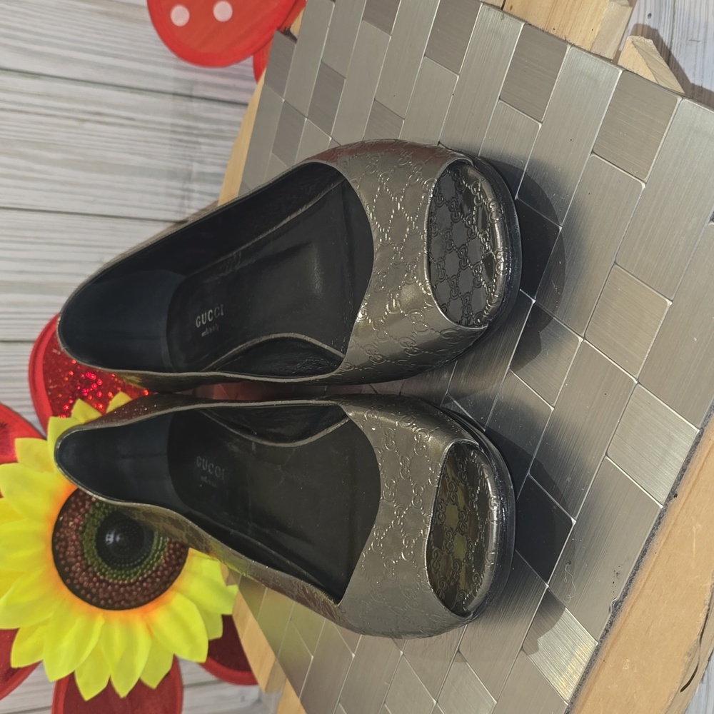 Gucci Metallic Gray Peep-Toe Flats - Picture 3 of 12
